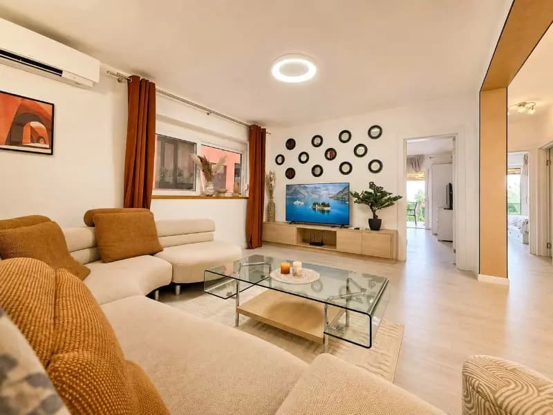 Wohnung von 99 m² in Petrovac mit großer Terrasse - in der Nähe der Bushaltestelle