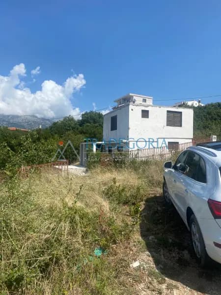 Dvospratna kuća u Kunji