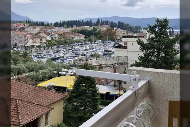 Tivat merkezinde bir odalı daire.
