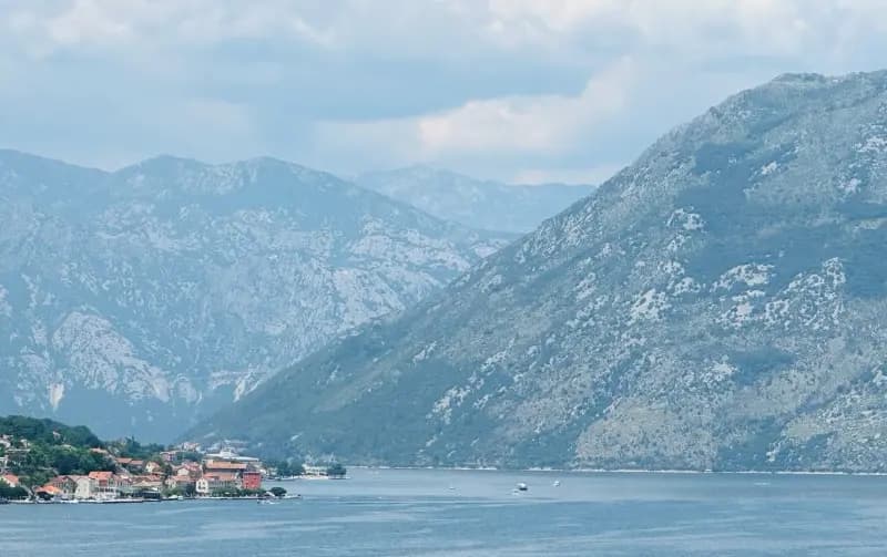 Dobrota'da manzaralı iki odalı daire