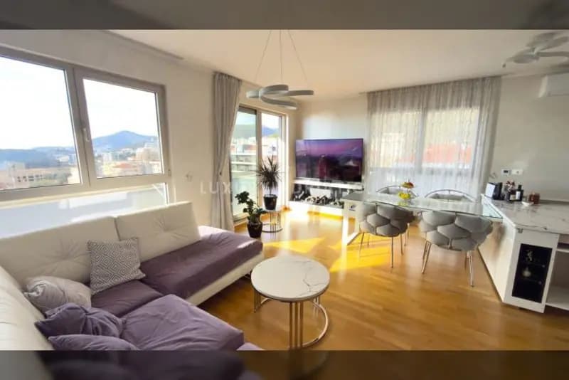 Penthouse u Becicima - sa krovnom terasom i garažom