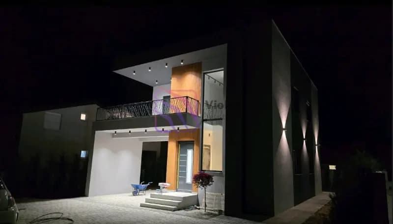 Verkauf, Vierzimmerwohnung, 202m², Tološi, Podgorica