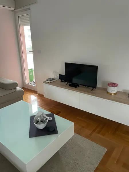 Vermietung, Einzimmerwohnung, 50m², Stari Aerodrom, Podgorica
