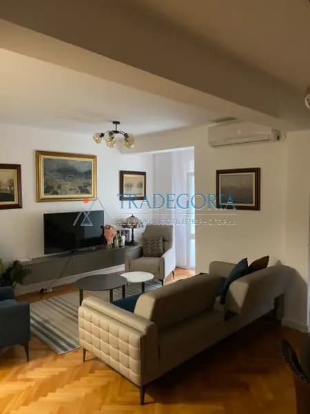 Bar'da konforlu üç odalı daire