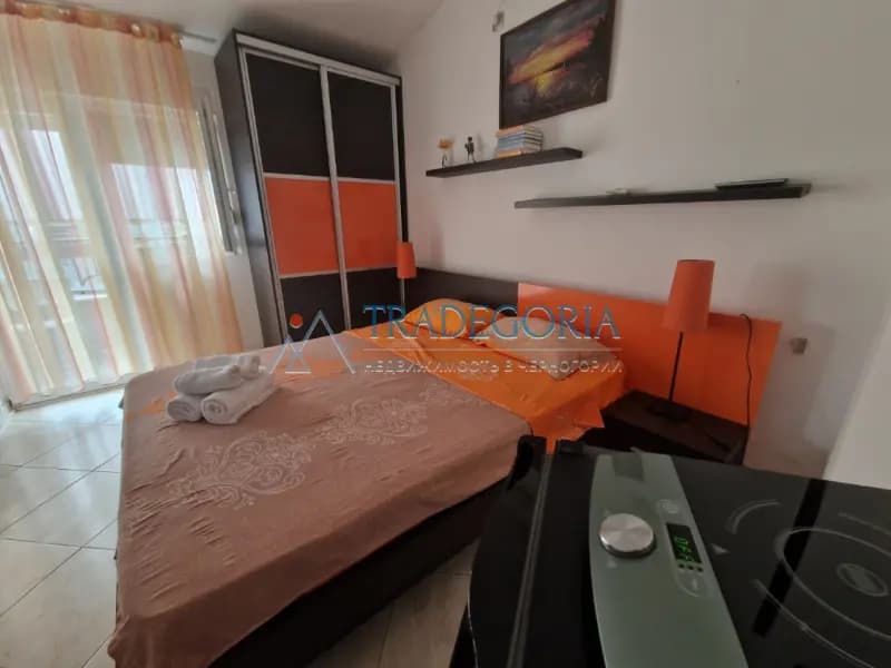 Sutomore'nin düz kısmında iki katlı mini otel