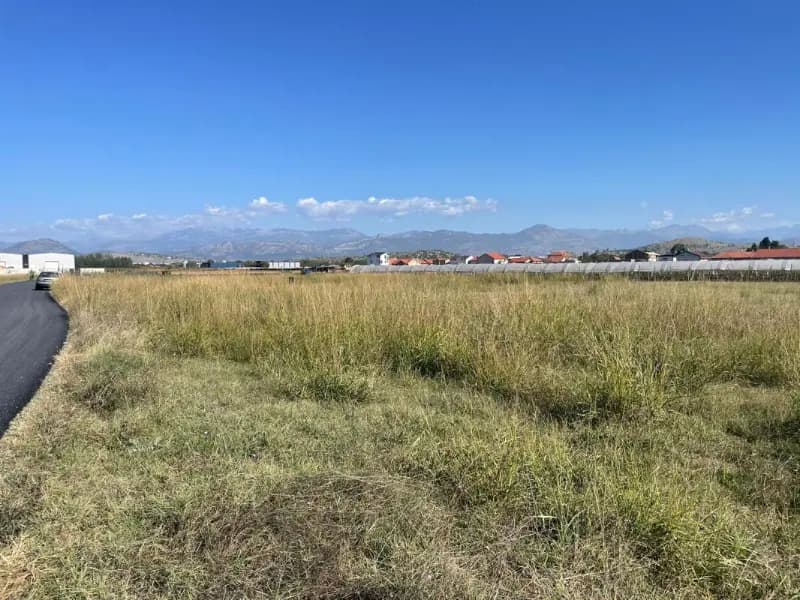 Prodaja, zemljište, 2700m², Donja Gorica, Podgorica