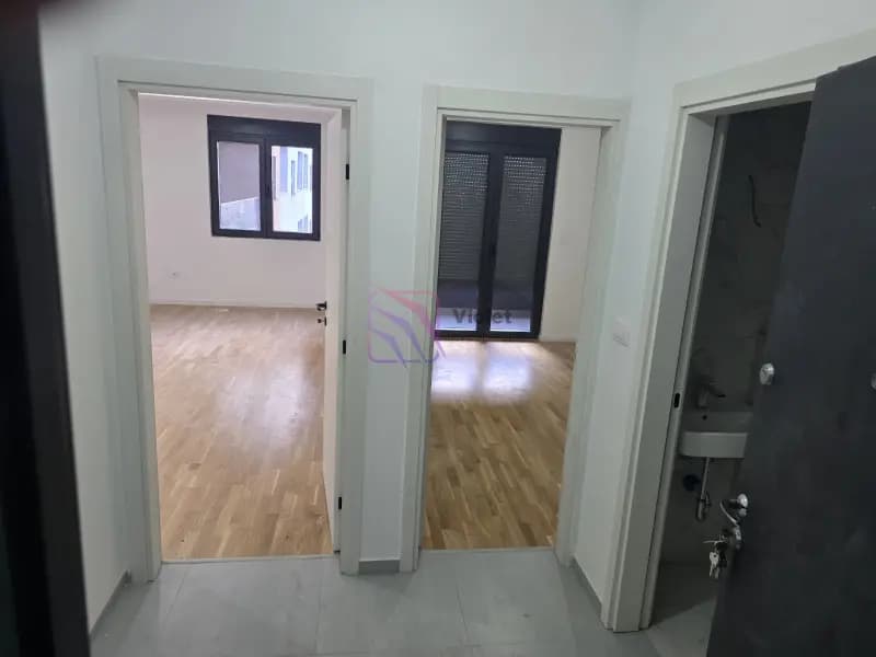 Продаж, однокімнатна квартира, 43м², Старий Аеродром, Подгориця