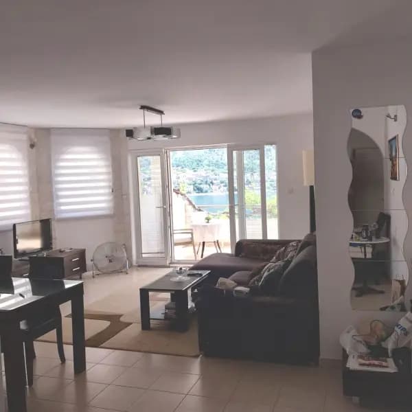Muo kompleksi Kotor Bay - satışta olan tek iki odalı daire