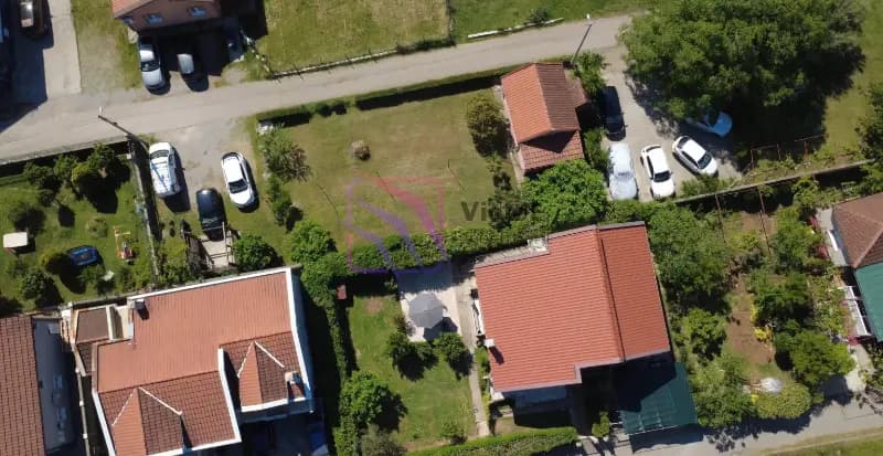 Verkauf, Villa, 208m², Tološi, Podgorica