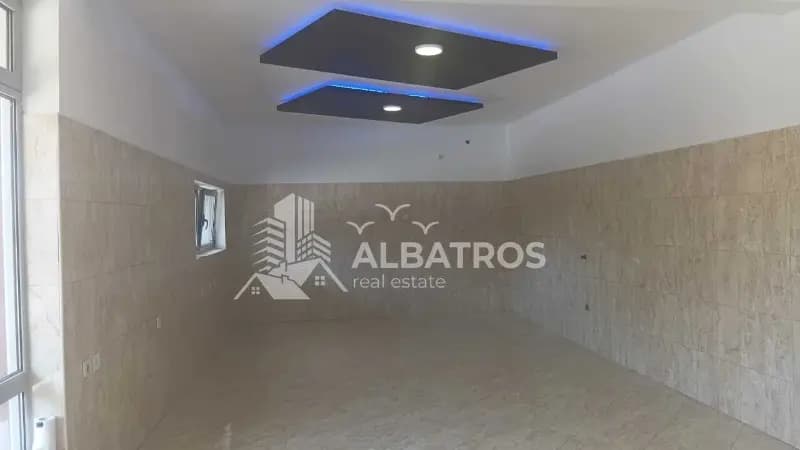Business Space on Reni of 40m2