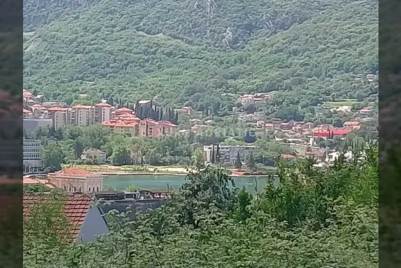 Kotor'da Kamelija yakınlarında arazi -- satılık