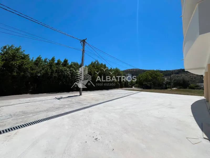 A commercial space of 104m2 is for rent in Polje, Bar.