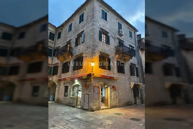 Trosoban stan u Starom gradu Kotor