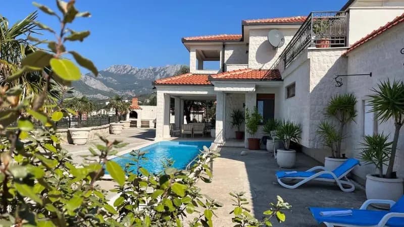 Izdavanje, vila, 360m², Stari Bar, Bar
