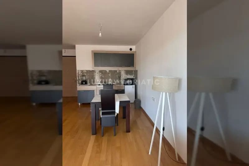 Okov binasında 85 m2 iki odalı daire - acil satış
