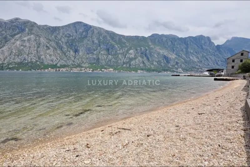 Boka Kotorska'da uygun fiyatlı müstakil ev!