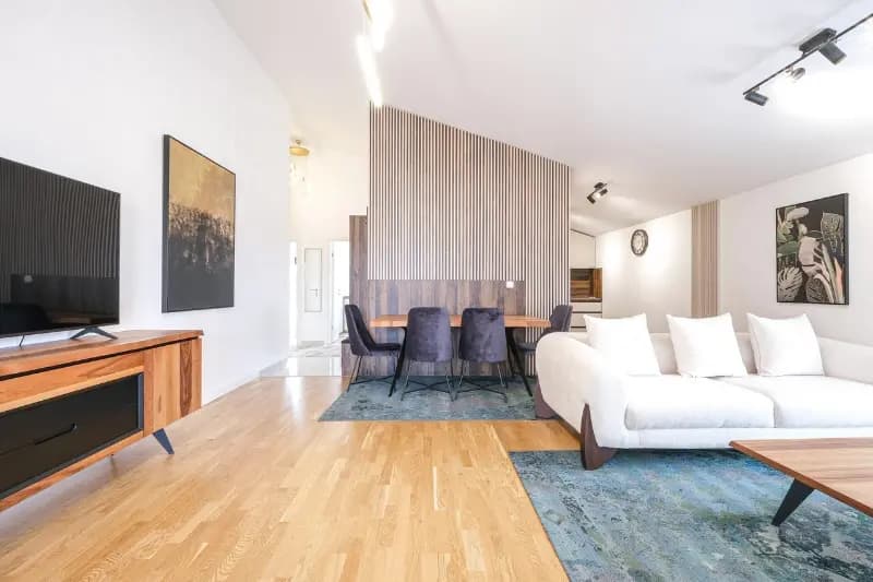 Donja Lastva'da Penthouse - Denize 30 metre uzaklıkta