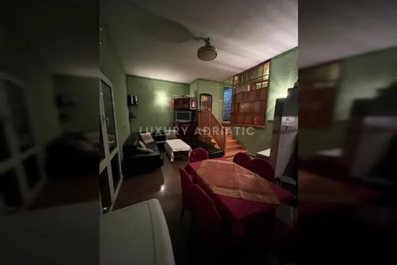 Haus in Tivat mit Panoramablick auf das Meer