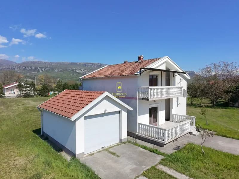 145m2 ev, 3600m2 arsa, Spuž