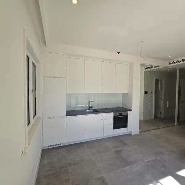 Luštica Bay Centrale — Studio-Apartment in einem Gebäude mit Pool
