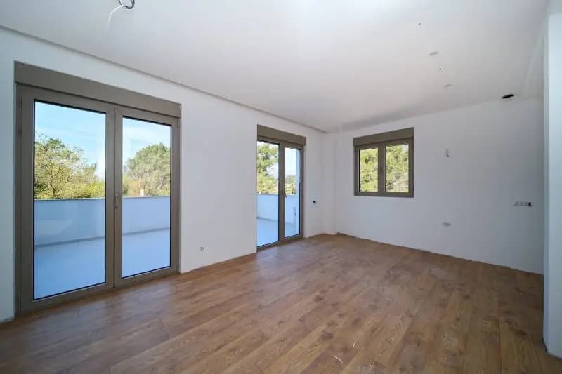 Продаж, двокімнатна квартира, 113м², Тіват