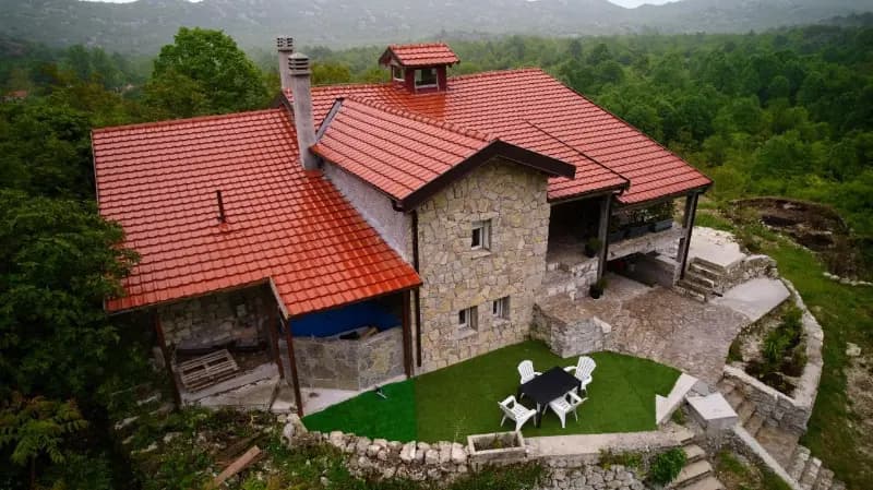 Sale, House, 208m², Cetinje
