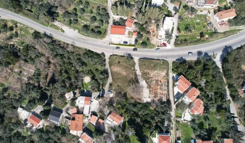 Deniz manzaralı Reževići'de kentsel arsa