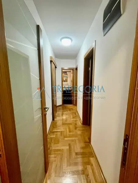 Nudimo na prodaju 2-soban stan u jednoj od novogradnji u centru Bara.