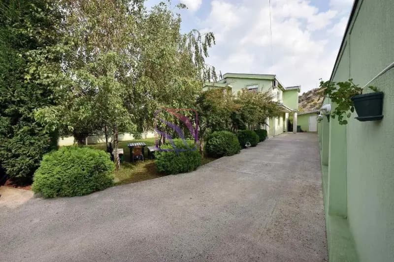 Prodaja, vila, 175m², Velje Brdo, Podgorica