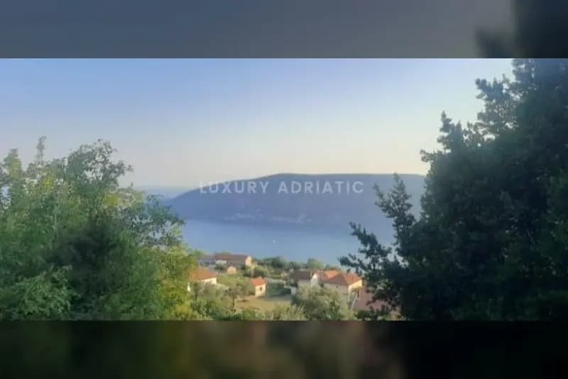 Erschlossenes Grundstück für den Bau von 3 Villen – Trebesin, Herceg Novi
