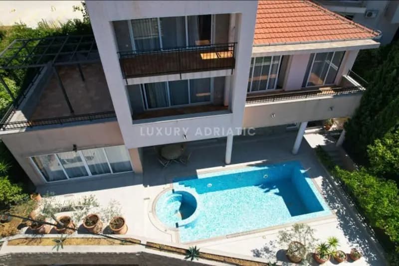 Bečići'de (Ivanovići) Modern Villa