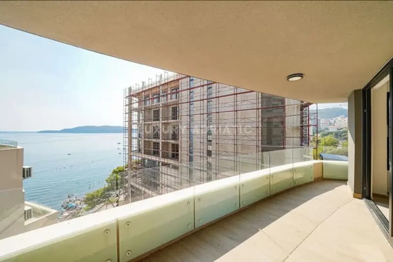 Rafailovići'de deniz kenarında iki odalı daire