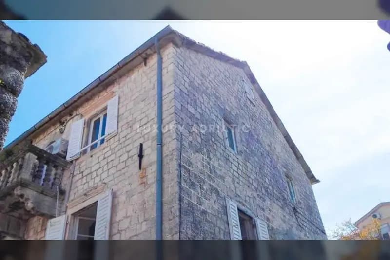 Boka Kotorska'da Taş Ev - Denize 2. sıra