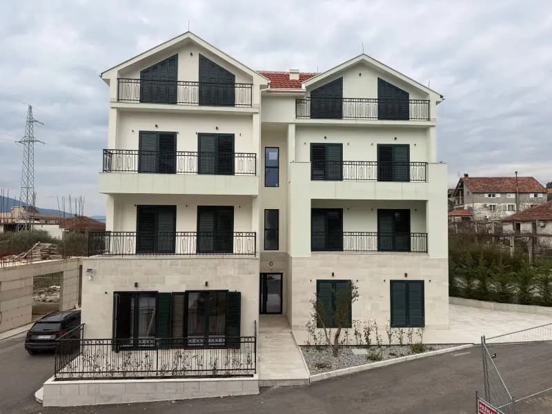 Продаж, однокімнатна квартира, 53м², Тіват