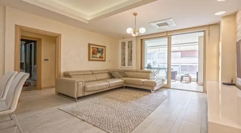Nivel binasında iki odalı daire - Budva
