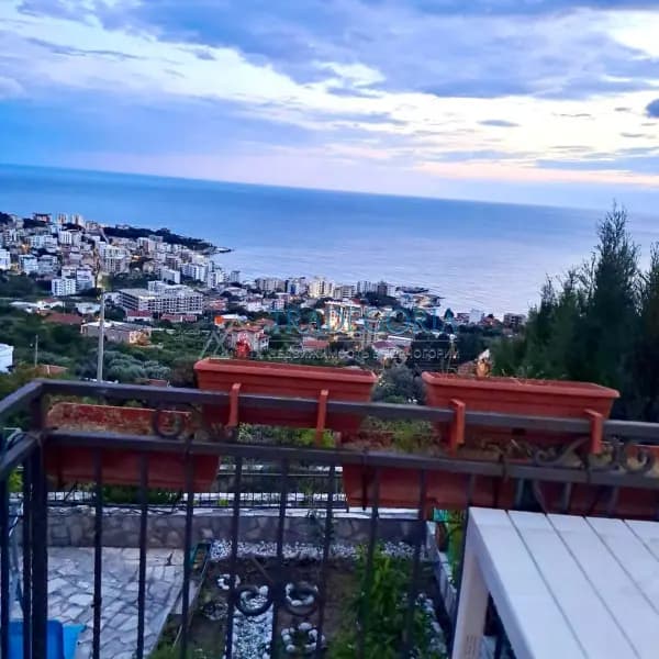 Kuća sa panoramskim pogledom na more u Dobrim Vodama
