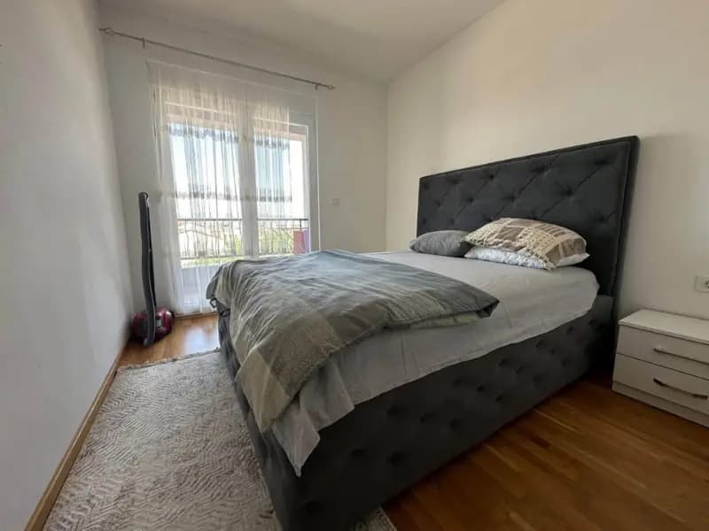 Оренда, однокімнатна квартира, 46м², Старий Аеродром, Подгориця