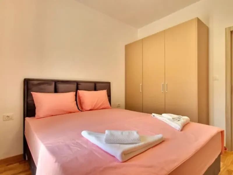 Izdavanje, jednosoban stan, 50m², Bečići, Budva