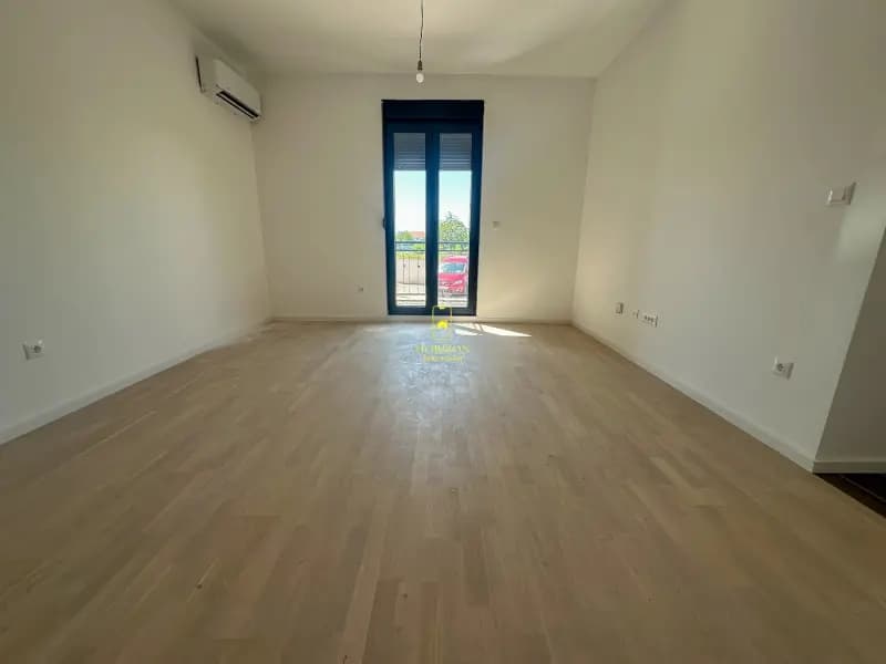 39m2+9m2 tek odalı daire, Tološi