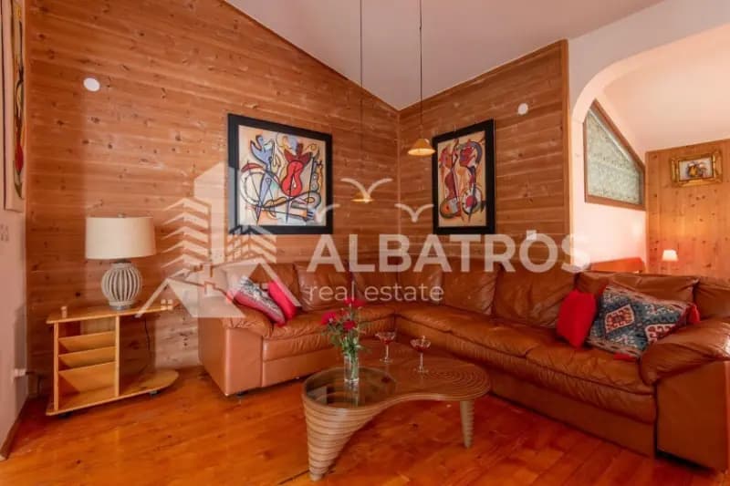 A three-story house is for rent in Dubrava.