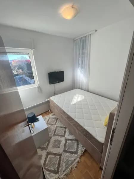 Vermietung, Einzimmerwohnung, 35m², Stari Aerodrom, Podgorica