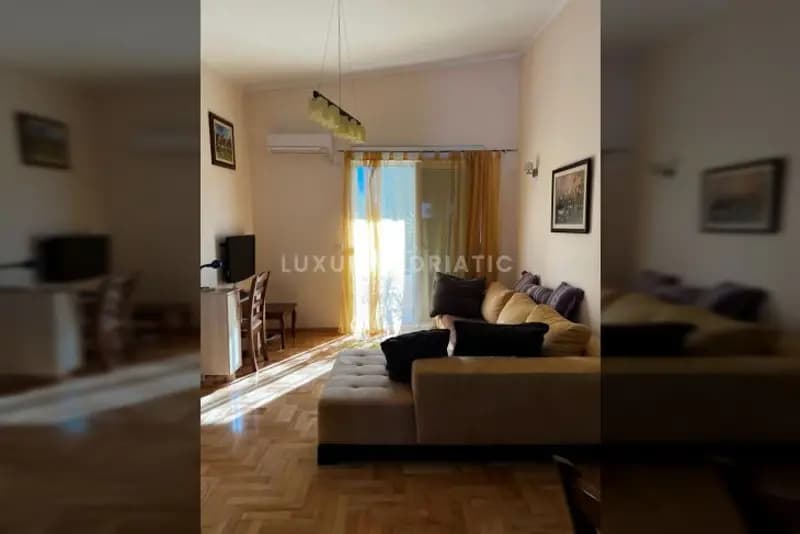 1 kırmızı - Đenovići'de daire satışı
