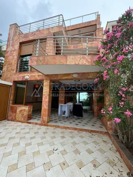 Vila na prvoj liniji u Utehi - 750.000 €