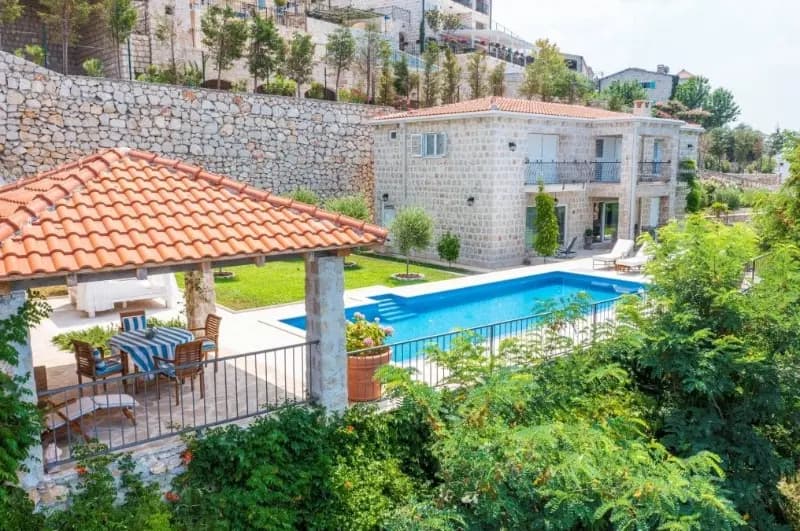 For rent, villa, 350m², Budva