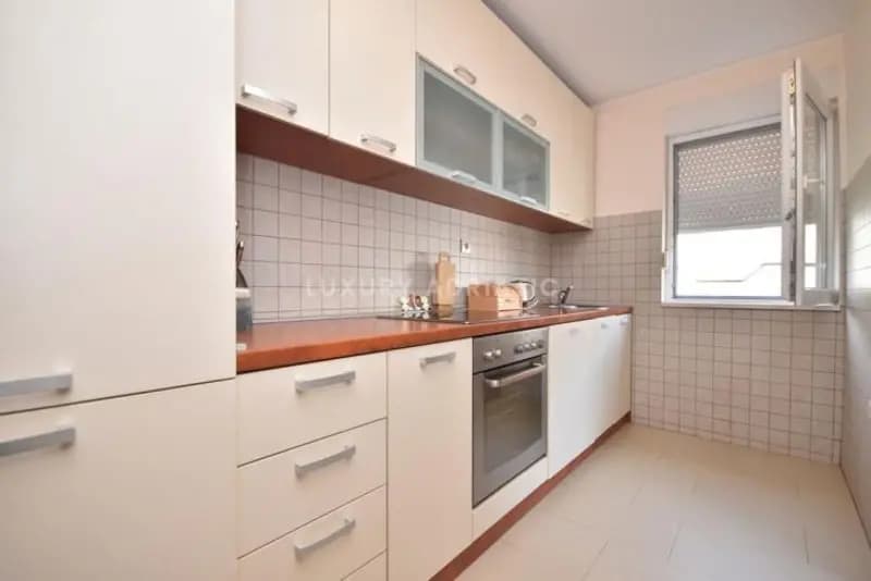 Djenovići'de ev – denize 80 metre uzaklıkta