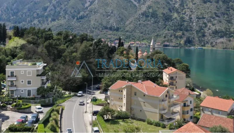 Dobrota'da havuzlu Premium sınıfı komplekste üç odalı daire