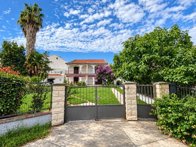 House with Guest House in Budva - 500 Meters from the Sea