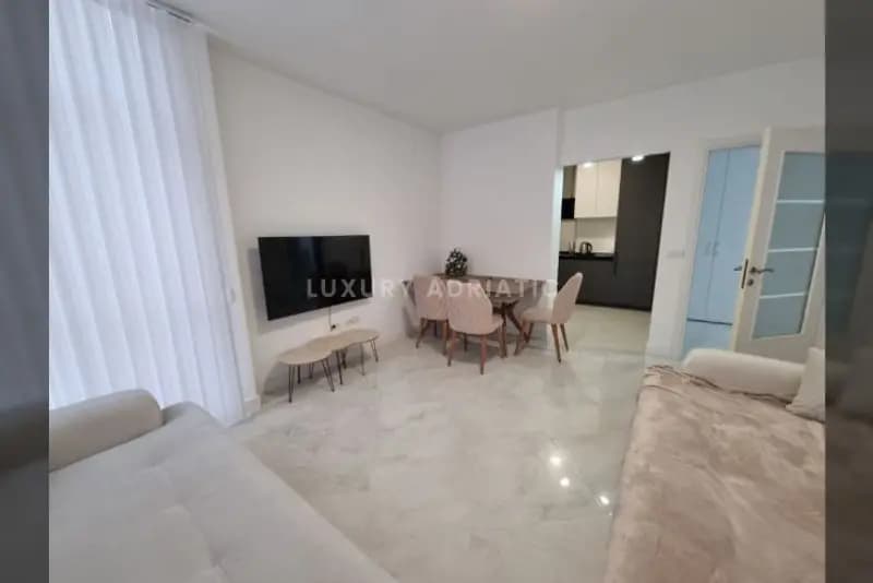 Budva, Rozino'da modern iki odalı daire