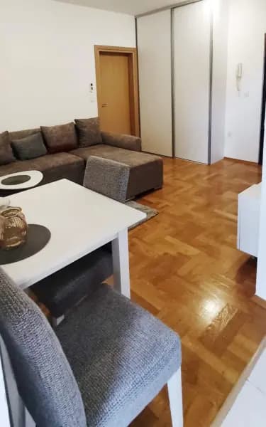 Izdavanje, jednosoban stan, 36m², Stari Aerodrom, Podgorica
