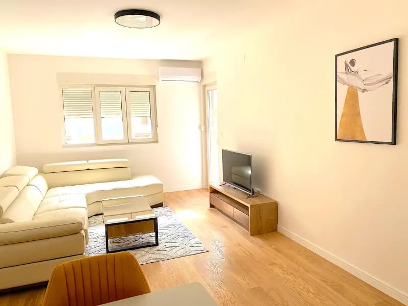 Оренда, двокімнатна квартира, 70м², Central Point, Подгориця
